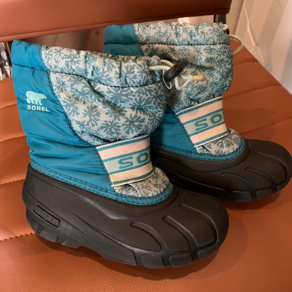 Sorrel kids snow boots - good condition!